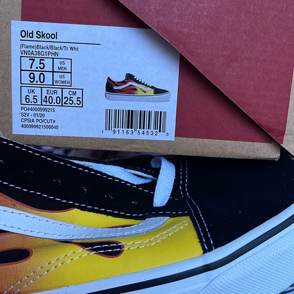 Vans Men’s Old Skool
(Flame)Black/Black/Tr Wht
VN0A38G1PHN
Sneakers - Picture 16 of 16